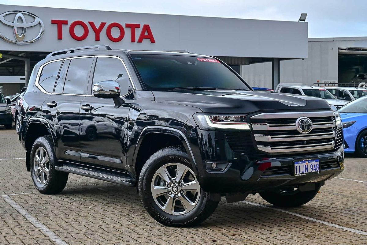 2022 Toyota Landcruiser Sahara FJA300R