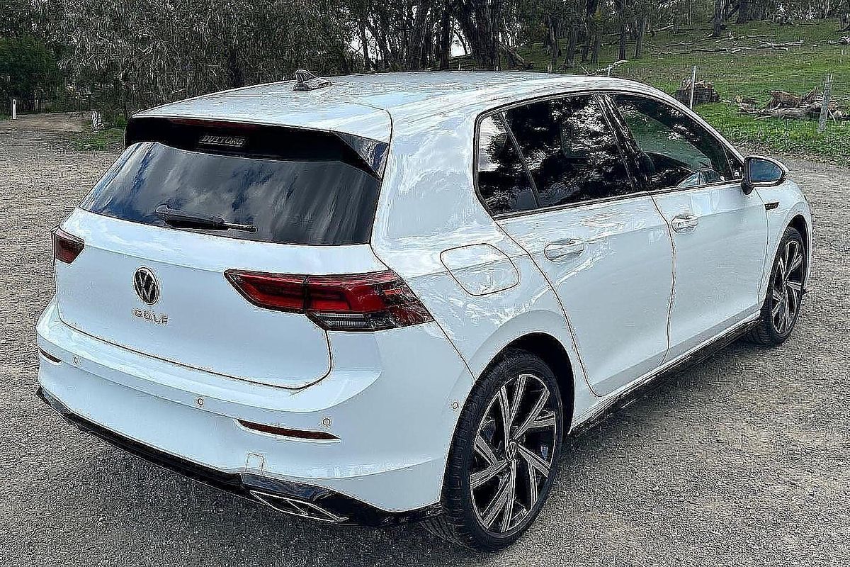 2024 Volkswagen Golf 110TSI R-Line 8