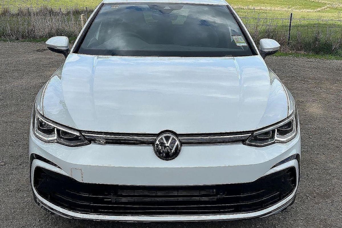 2024 Volkswagen Golf 110TSI R-Line 8