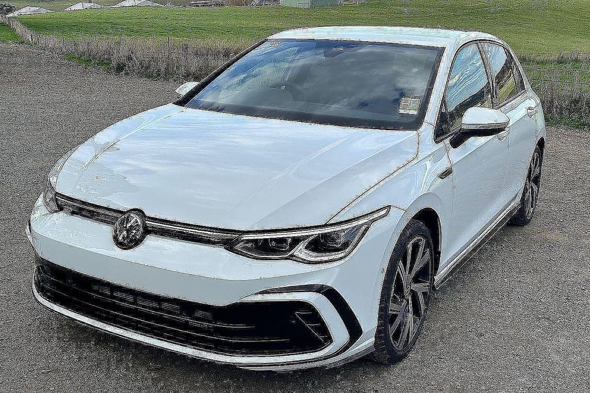 2024 Volkswagen Golf 110TSI R-Line 8