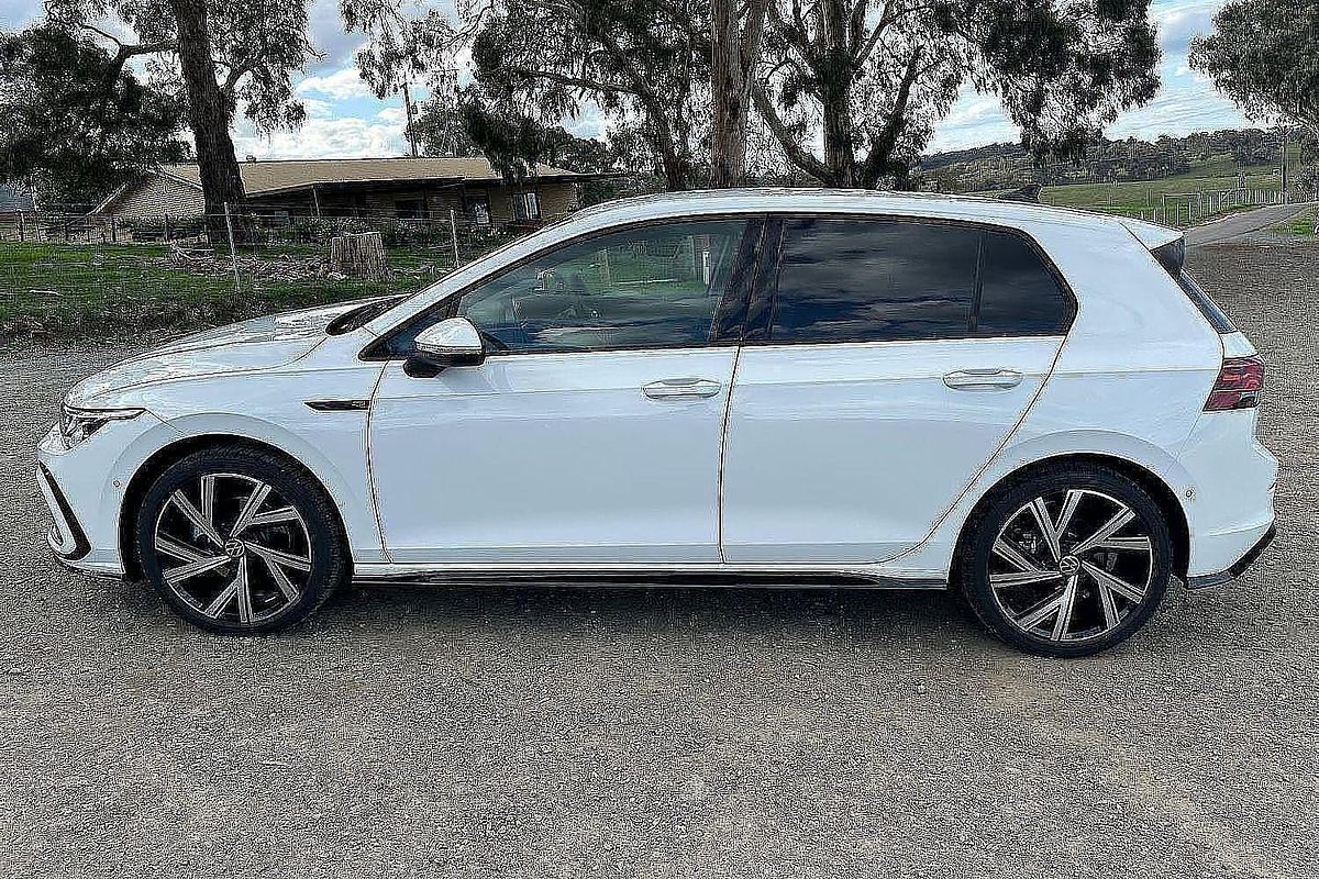 2024 Volkswagen Golf 110TSI R-Line 8