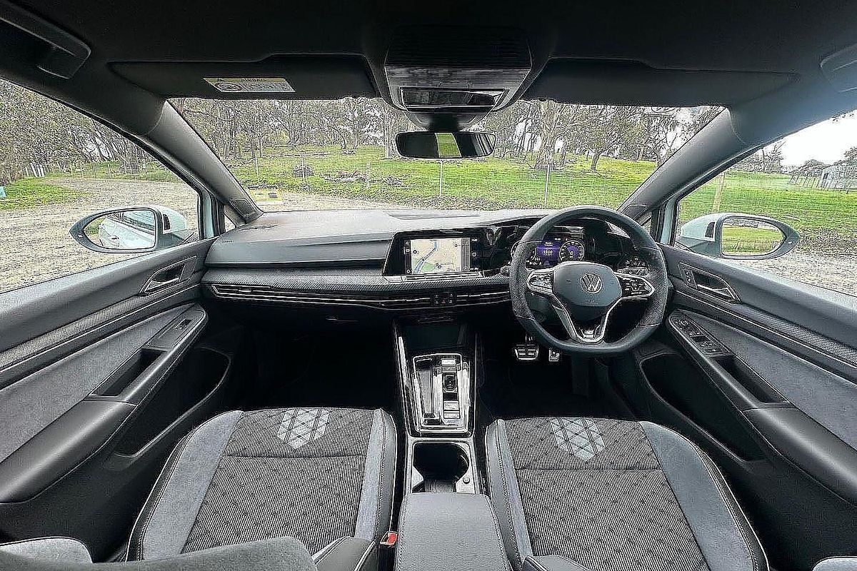 2024 Volkswagen Golf 110TSI R-Line 8