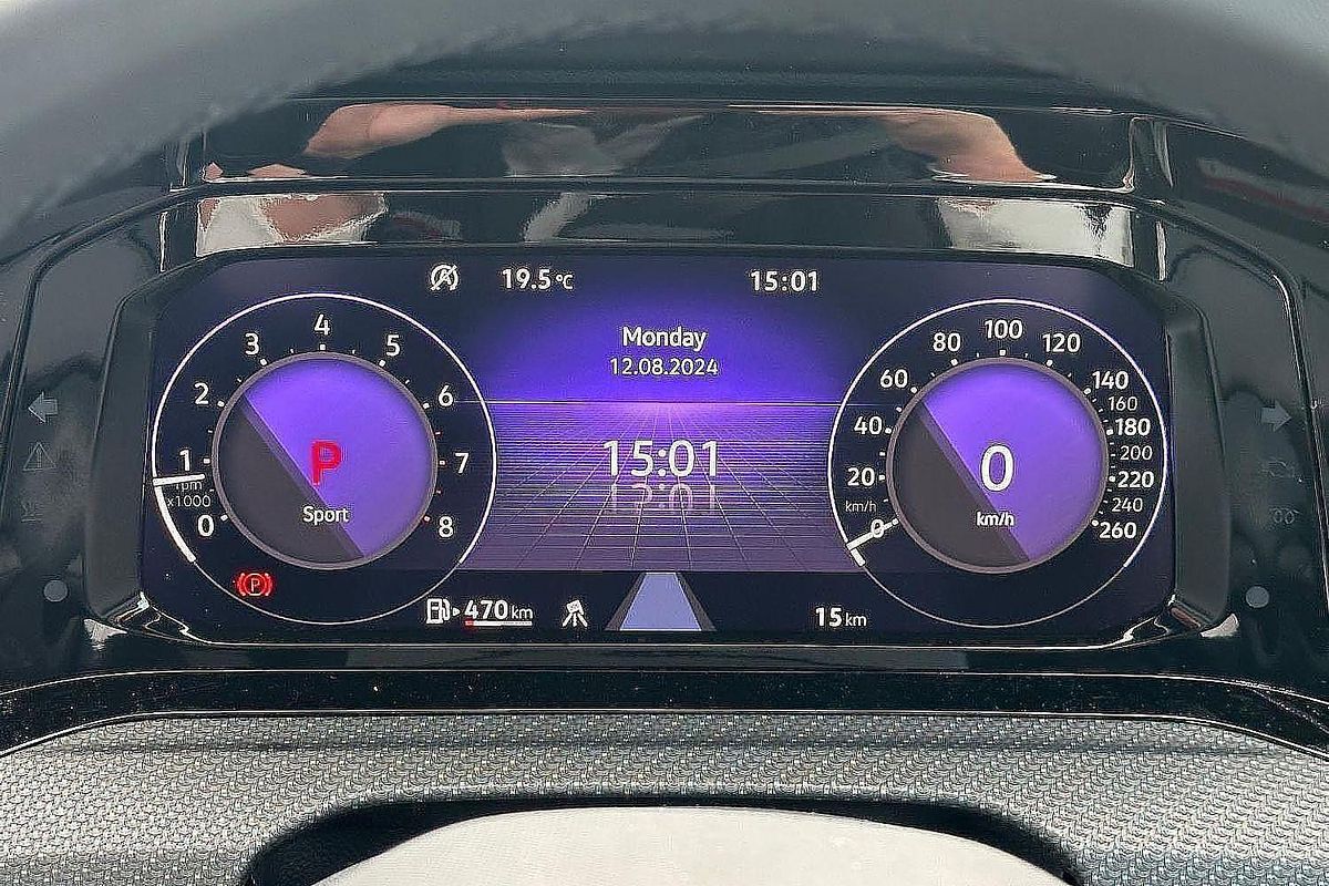 2024 Volkswagen Golf 110TSI R-Line 8