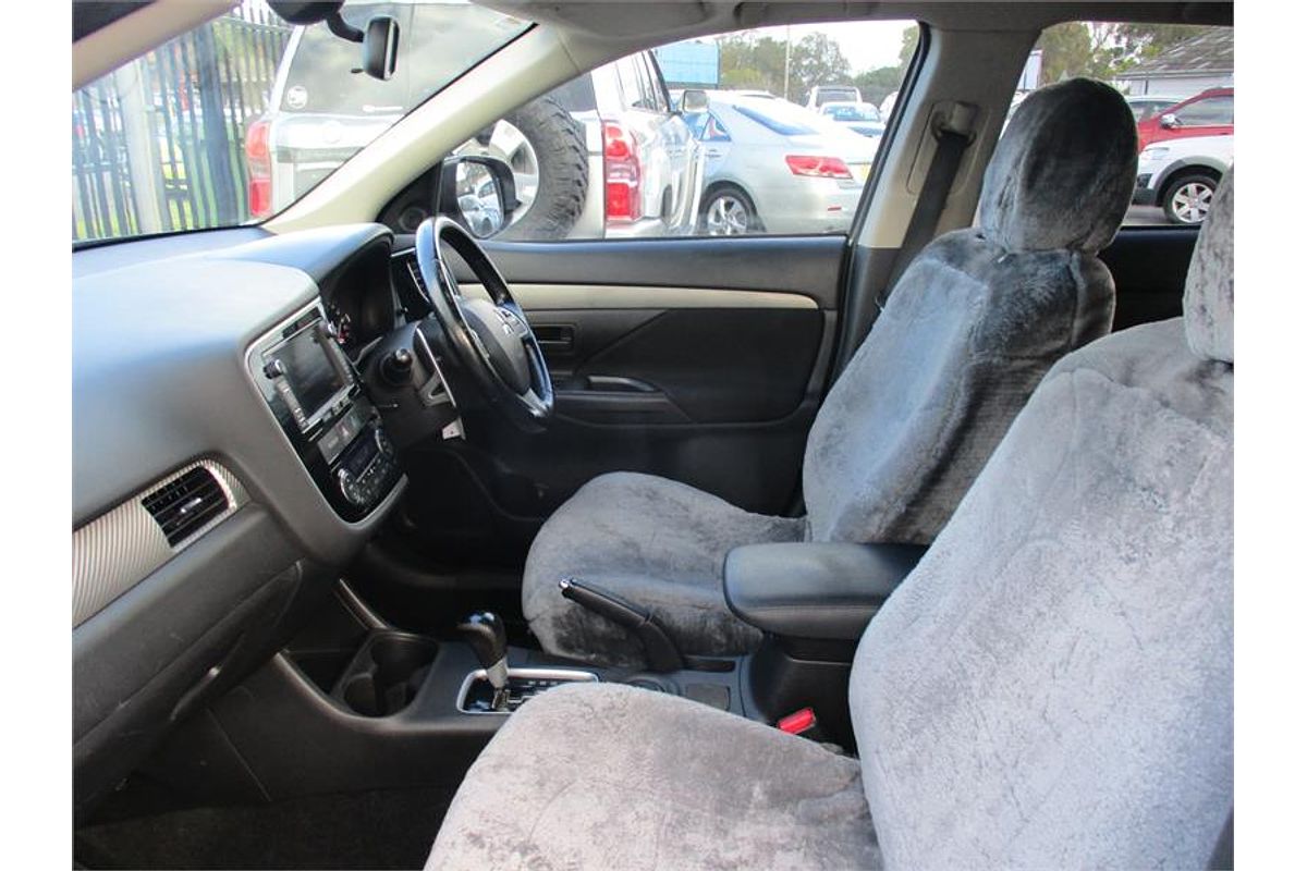 2013 Mitsubishi OUTLANDER LS (4x2) ZJ MY14