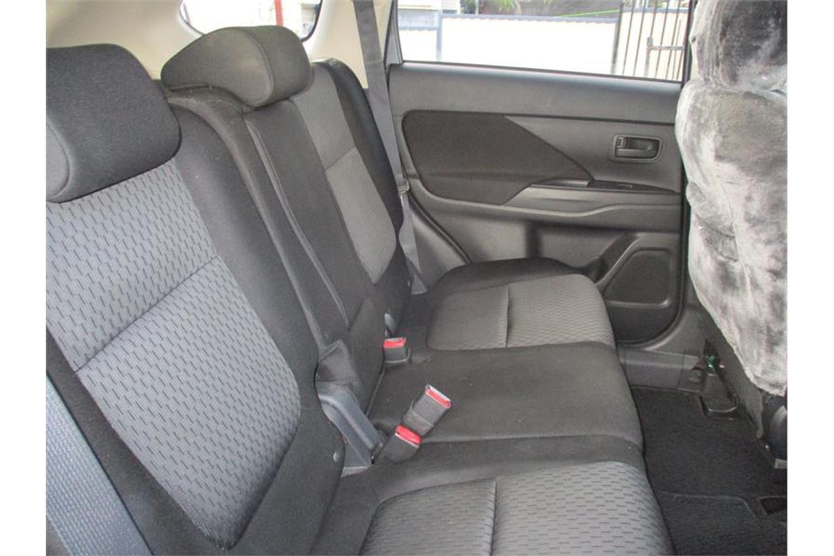 2013 Mitsubishi OUTLANDER LS (4x2) ZJ MY14