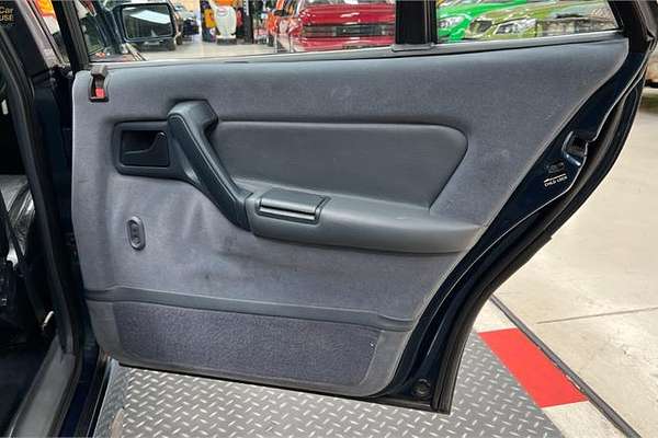 1996 HSV SENATOR 215i VS