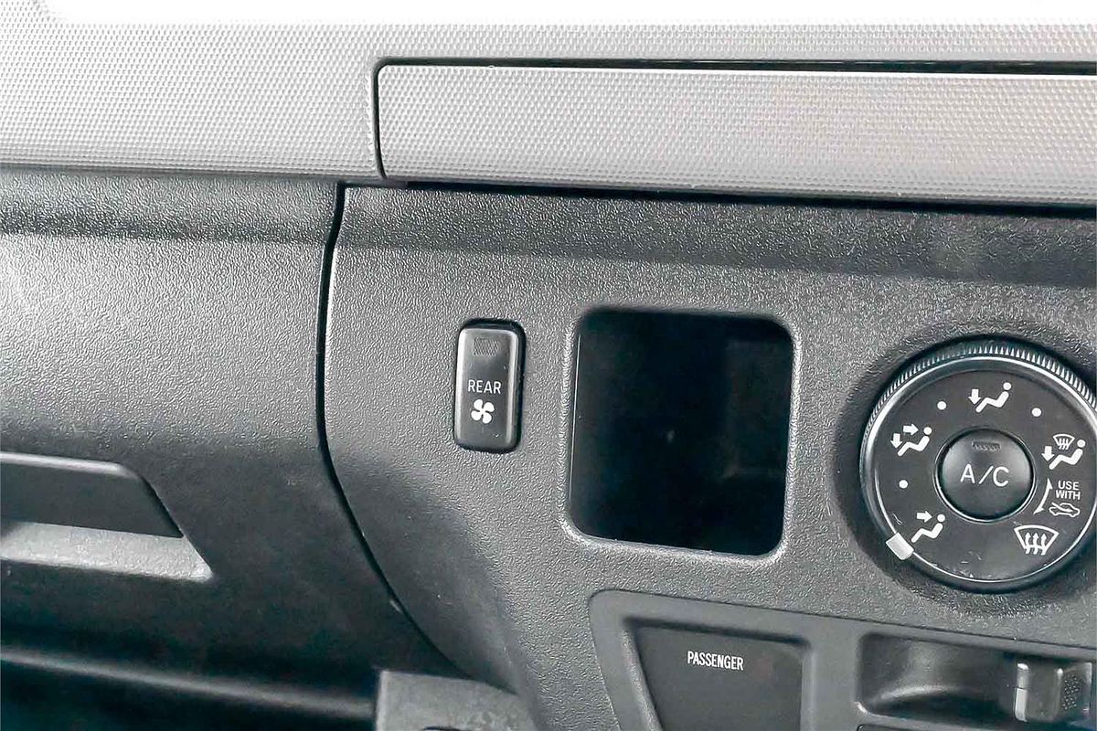 2010 Toyota Hiace GL TRH214