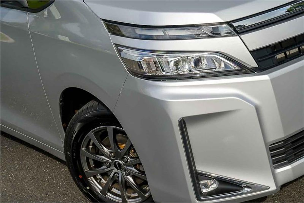 2018 Toyota Voxy 4WD ZRR85
