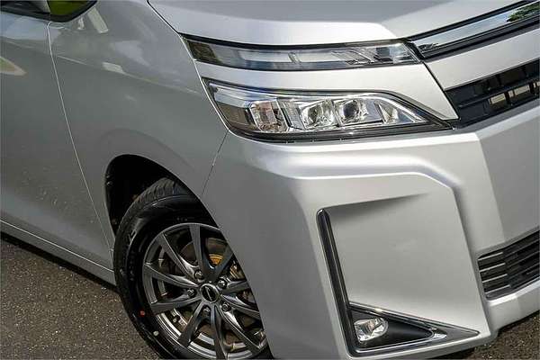 2018 Toyota Voxy 4WD ZRR85