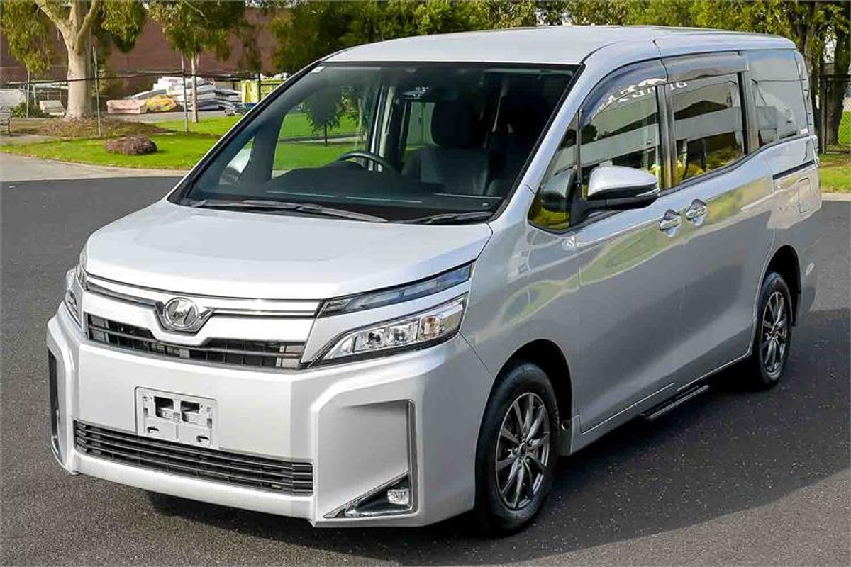 2018 Toyota Voxy 4WD ZRR85