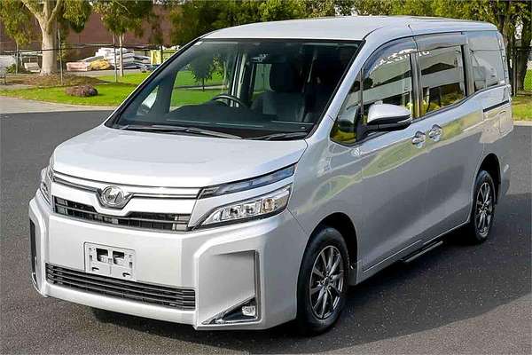 2018 Toyota Voxy 4WD ZRR85