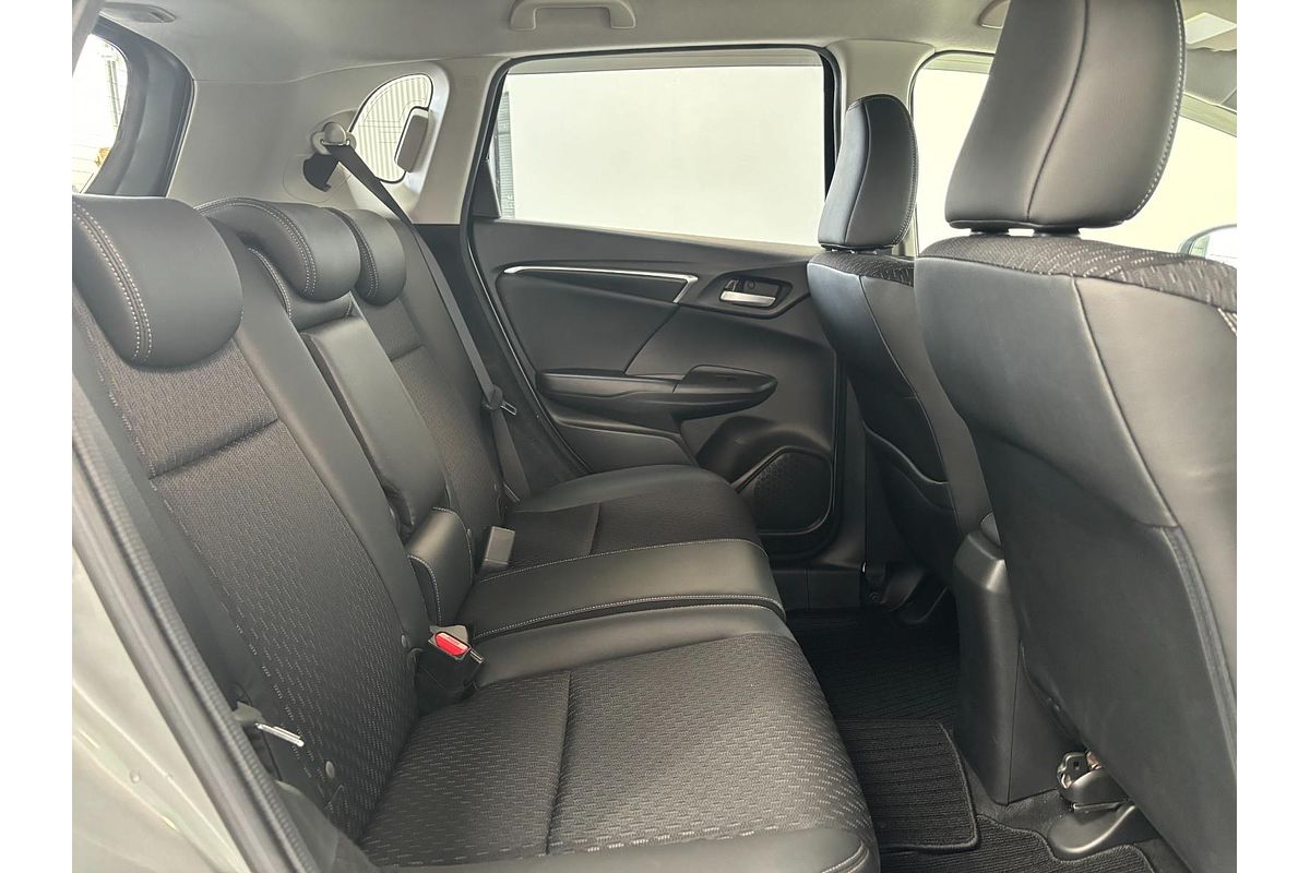 2014 Honda FIT HYBRID L PKG L PKG GP5