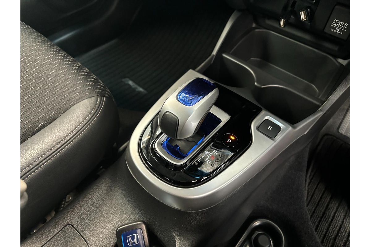 2014 Honda FIT HYBRID L PKG L PKG GP5