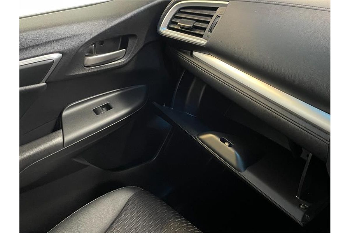 2014 Honda FIT HYBRID L PKG L PKG GP5