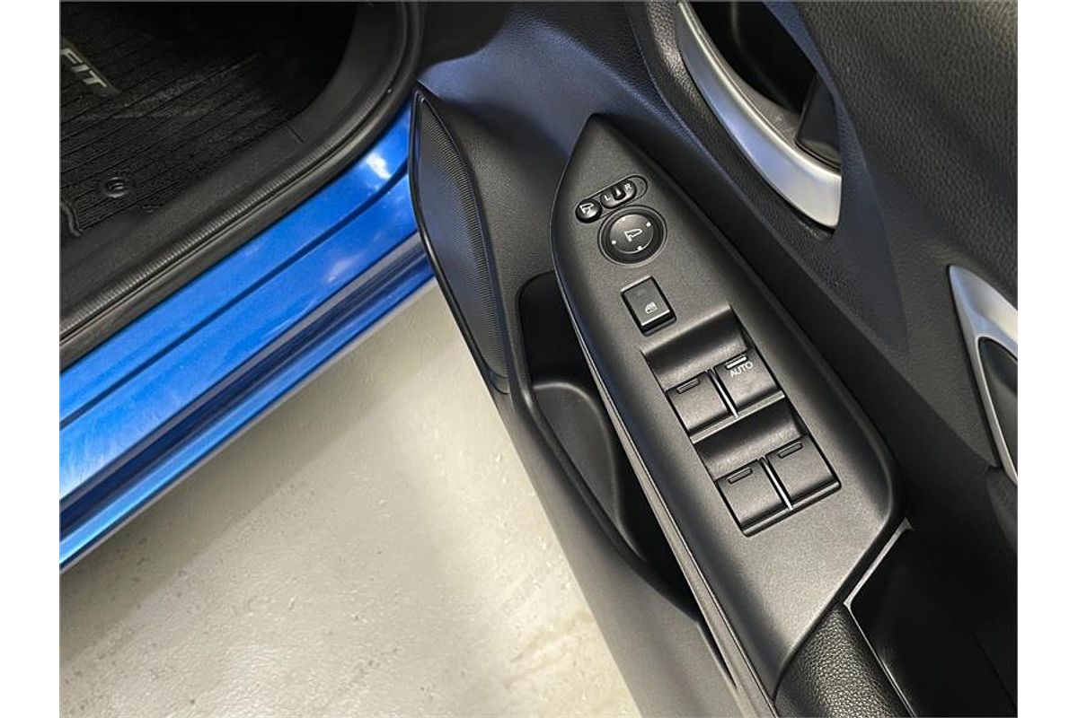 2014 Honda FIT HYBRID L PKG L PKG GP5
