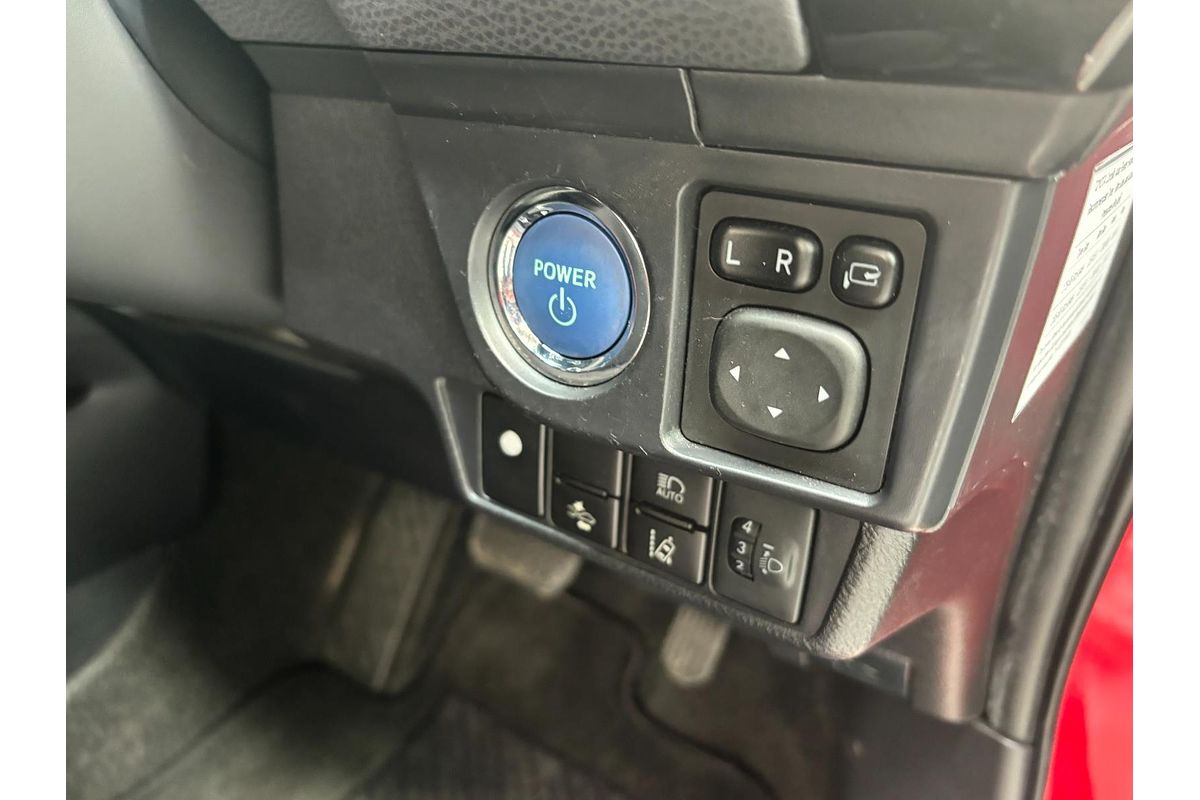 2016 Toyota Corolla Fielder Hybrid Cross NKE165