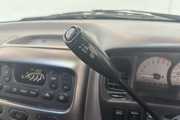 2005 Mitsubishi DELICA SPACE GEAR CHAMONIX 4WD