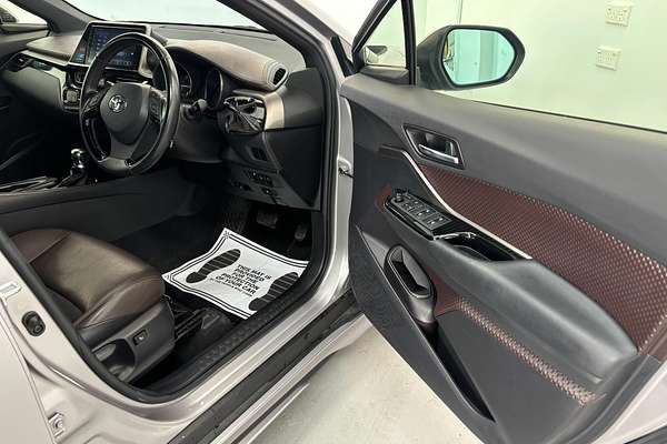 2017 Toyota C-HR Hybrid G Modellista ZYX10