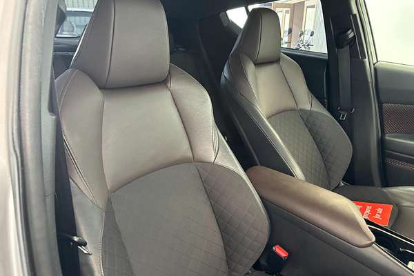 2017 Toyota C-HR Hybrid G Modellista ZYX10