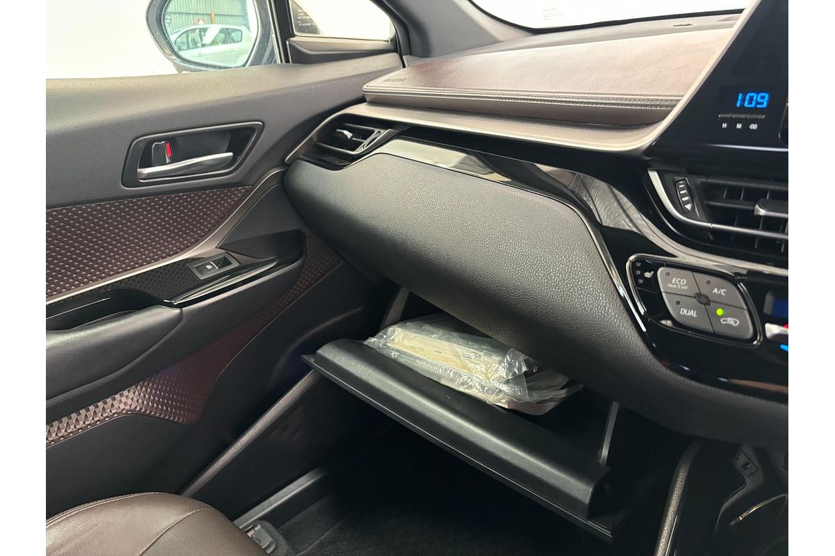 2017 Toyota C-HR Hybrid G Modellista ZYX10
