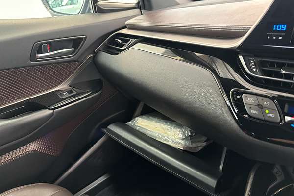 2017 Toyota C-HR Hybrid G Modellista ZYX10
