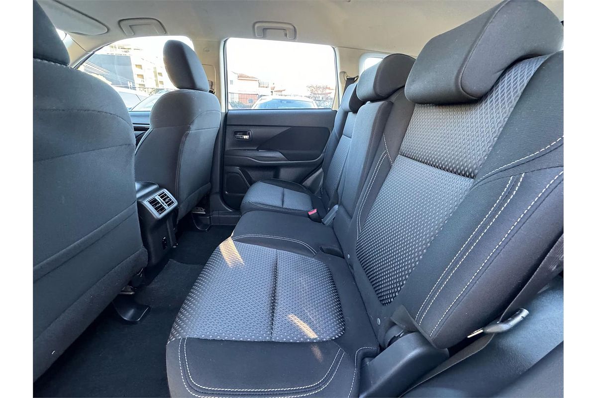 2021 Mitsubishi OUTLANDER ES 7 SEAT (2WD) ZL MY21