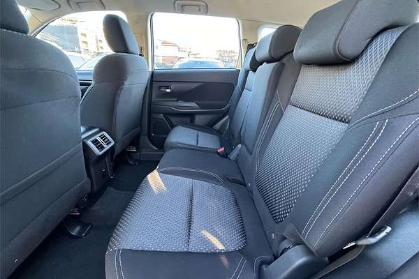 2021 Mitsubishi OUTLANDER ES 7 SEAT (2WD) ZL MY21