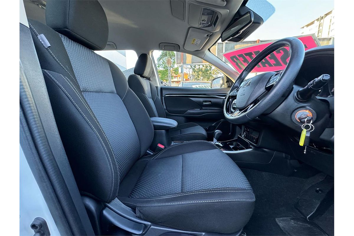 2021 Mitsubishi OUTLANDER ES 7 SEAT (2WD) ZL MY21