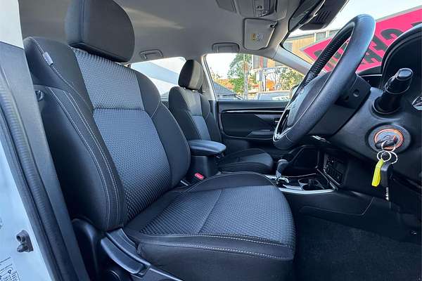 2021 Mitsubishi OUTLANDER ES 7 SEAT (2WD) ZL MY21