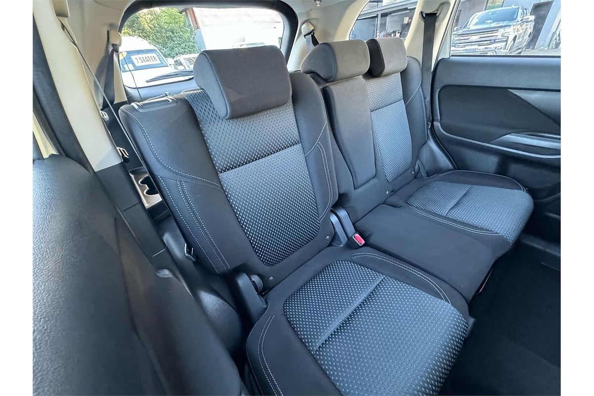 2021 Mitsubishi OUTLANDER ES 7 SEAT (2WD) ZL MY21