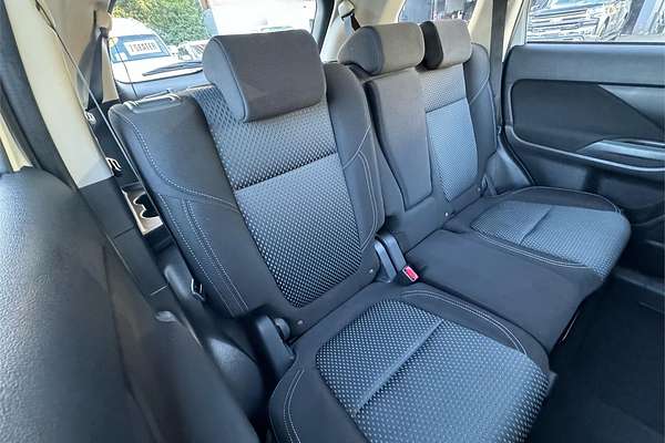 2021 Mitsubishi OUTLANDER ES 7 SEAT (2WD) ZL MY21