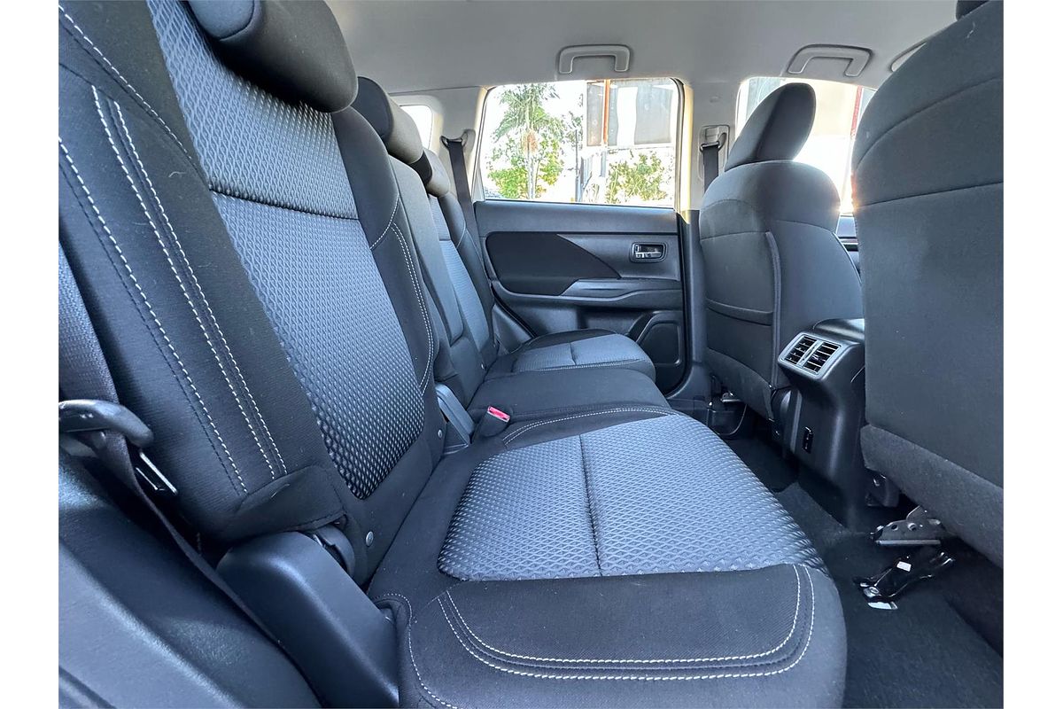 2021 Mitsubishi OUTLANDER ES 7 SEAT (2WD) ZL MY21