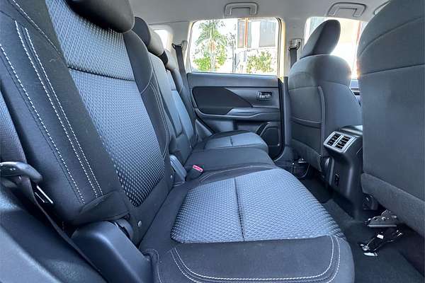 2021 Mitsubishi OUTLANDER ES 7 SEAT (2WD) ZL MY21