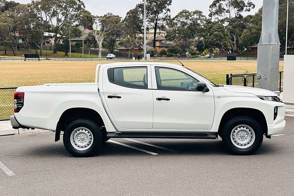 2023 Mitsubishi Triton GLX MR 4X4