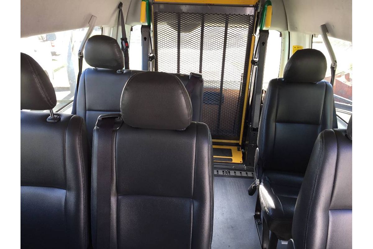 2017 Toyota Hiace COMMUTER TRH223R MY16