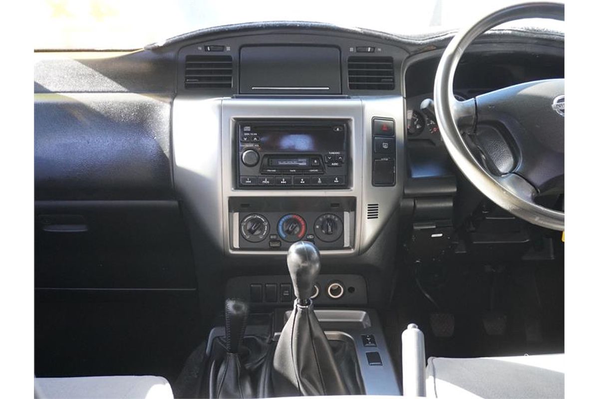 2004 Nissan Patrol ST GU IV