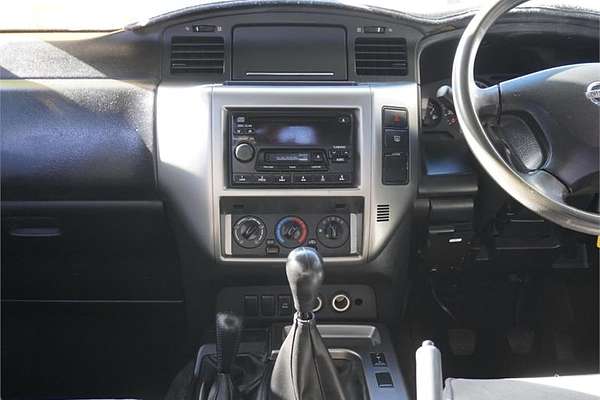 2004 Nissan Patrol ST GU IV