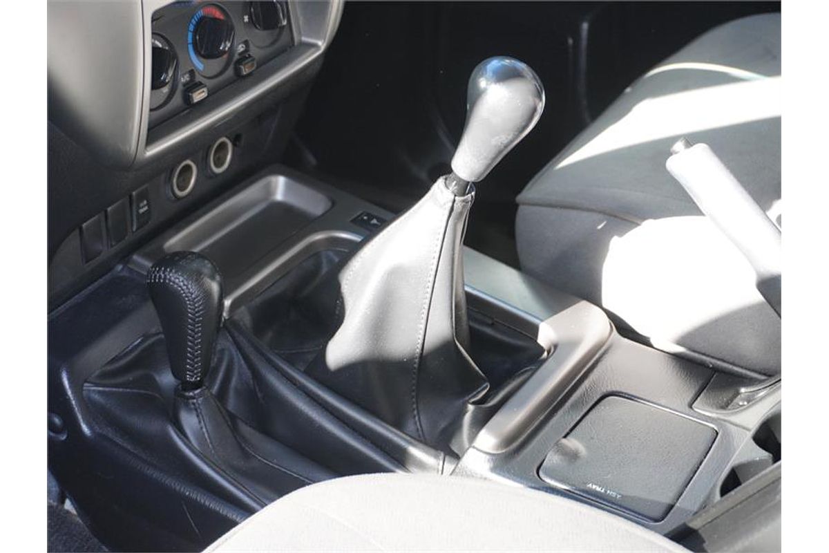 2004 Nissan Patrol ST GU IV