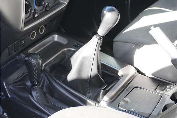 2004 Nissan Patrol ST GU IV