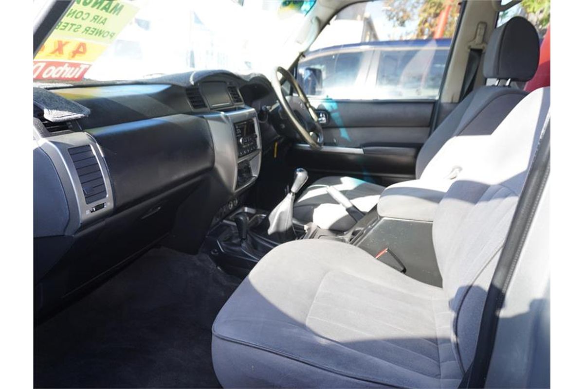 2004 Nissan Patrol ST GU IV