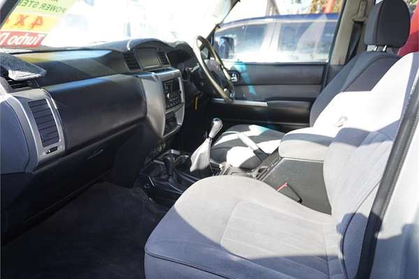 2004 Nissan Patrol ST GU IV