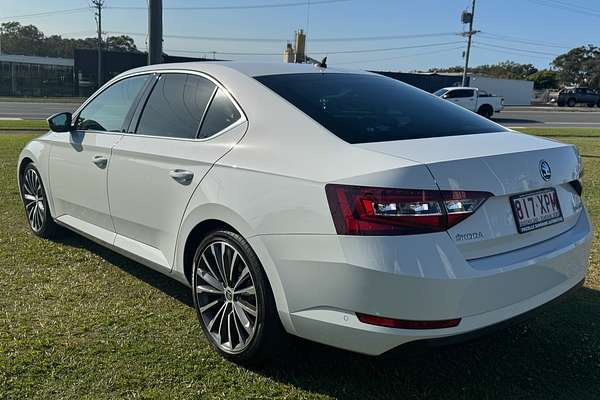 2017 ŠKODA Superb 162TSI NP