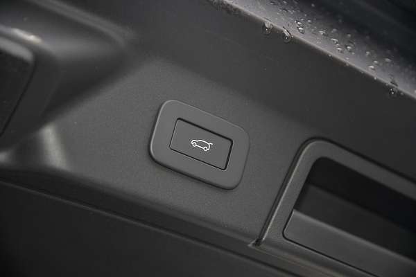 2024 Land Rover Range Rover Velar PHEV P400e Dynamic HSE L560