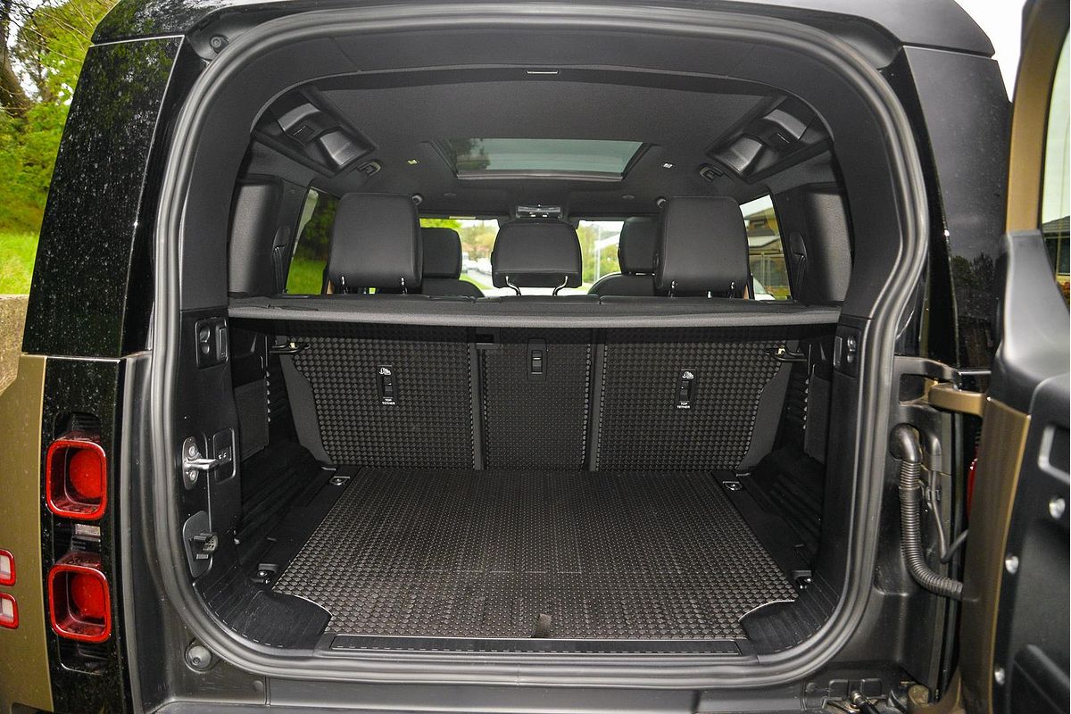 2023 Land Rover Defender 110 P400 X-Dynamic SE L663