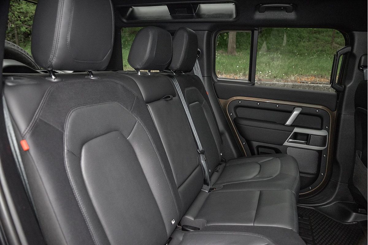 2023 Land Rover Defender 110 P400 X-Dynamic SE L663