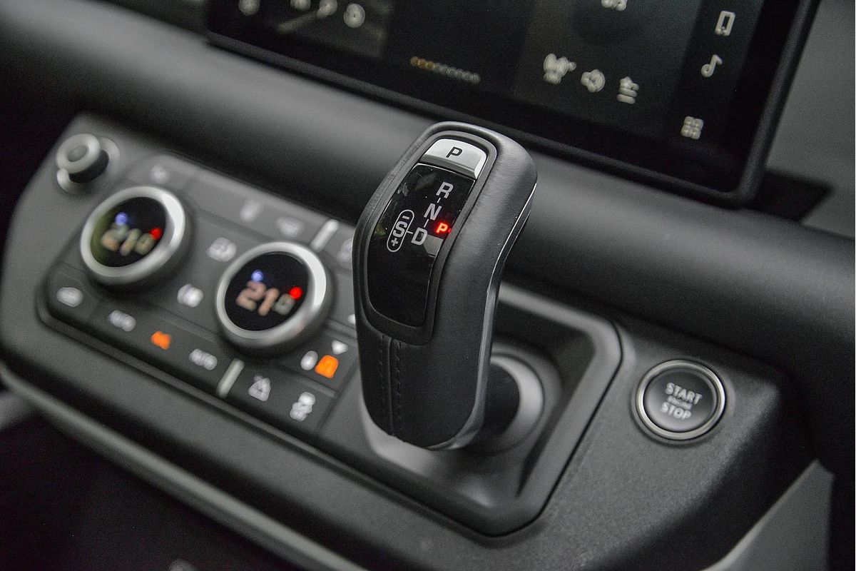 2023 Land Rover Defender 110 P400 X-Dynamic SE L663