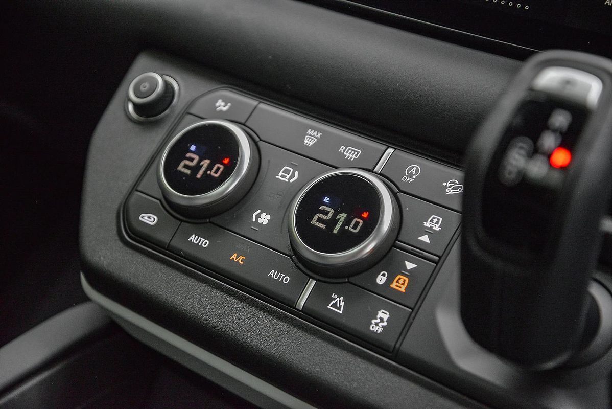 2023 Land Rover Defender 110 P400 X-Dynamic SE L663