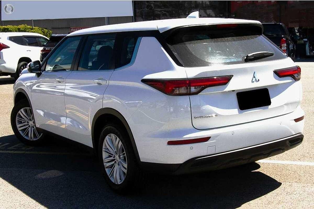 2023 Mitsubishi Outlander ES ZM