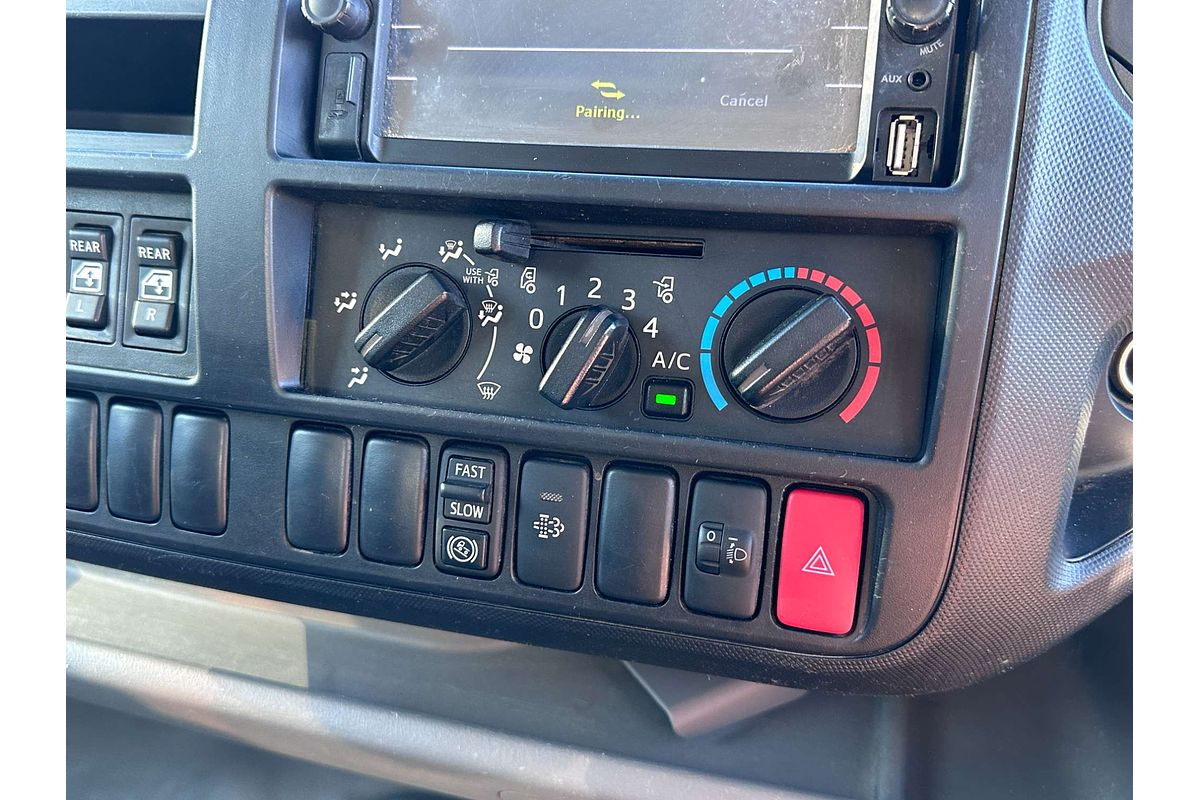 2018 Hino 300 Series 617  4x2 LWB