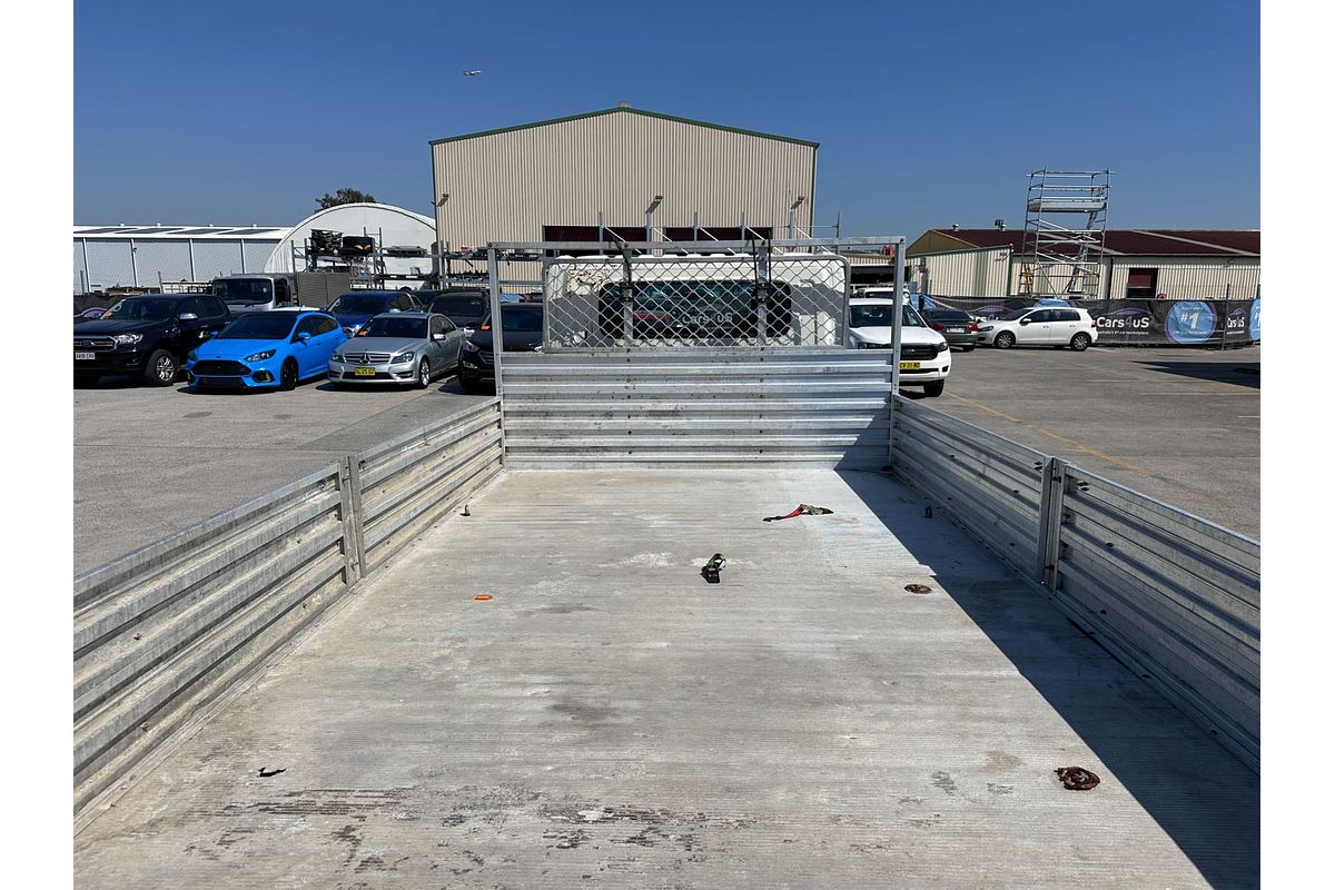 2018 Hino 300 Series 617  4x2 LWB